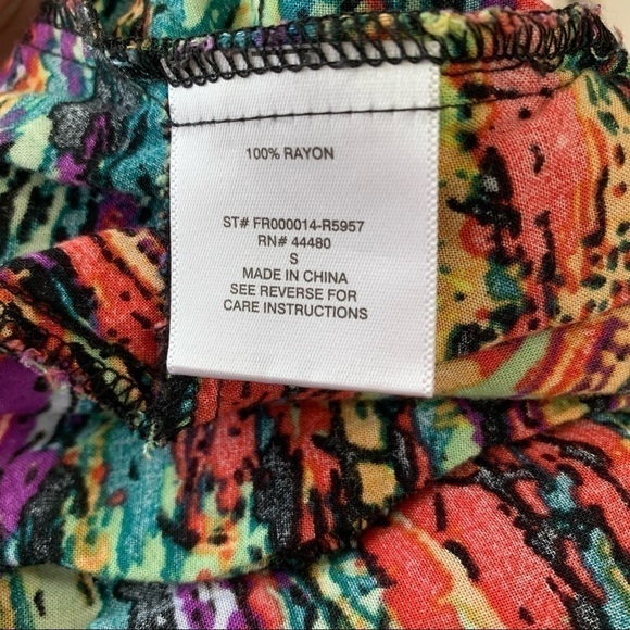 𝅺LOVE Fire Short Romper Size Small - Picture 9 of 9